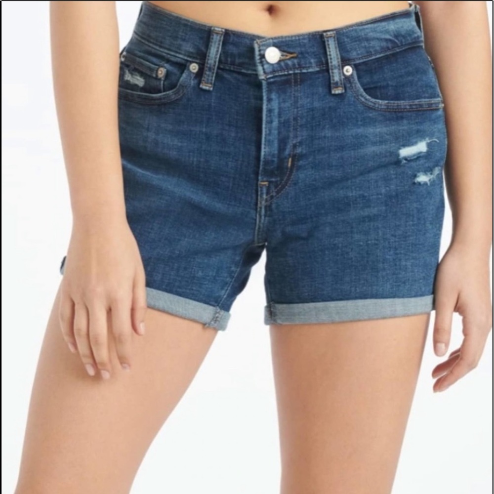Levi’s Distressed Mid Length Denim Shorts Size 31.